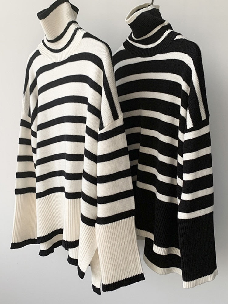 Kiara – Sweter w paski z wysokim dekoltem