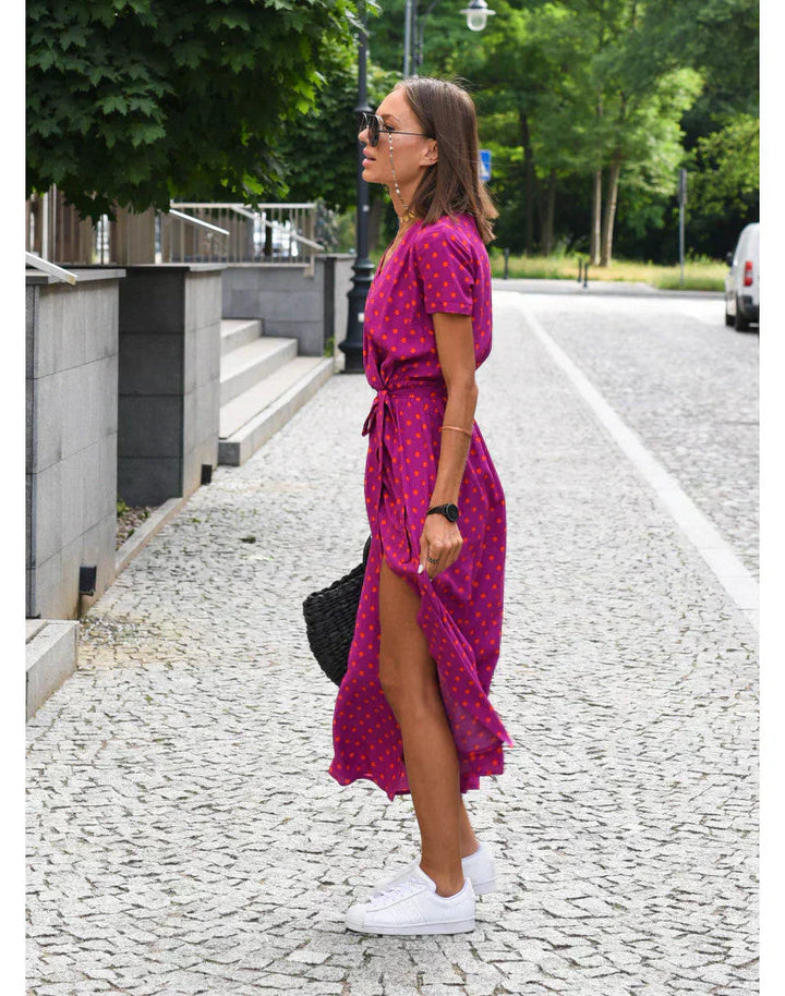 Julia - Elegancka Sukienka z Dekoltem w Serek i Modelującym Krojem